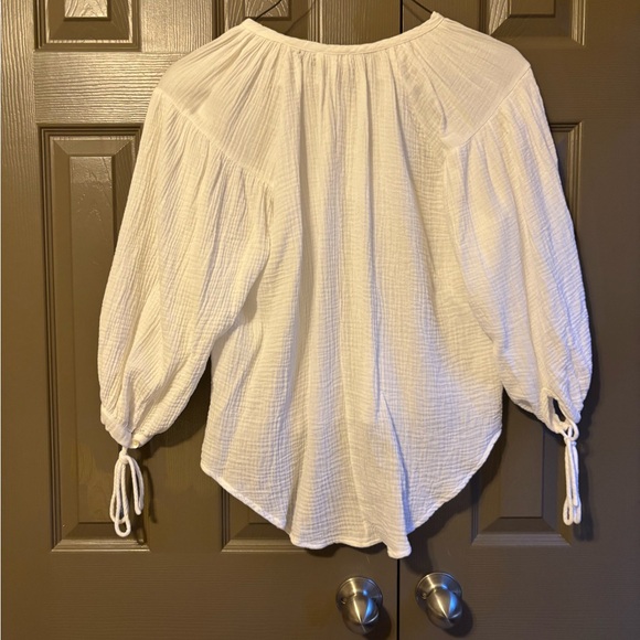 Women’s White Top - Picture 3 of 3